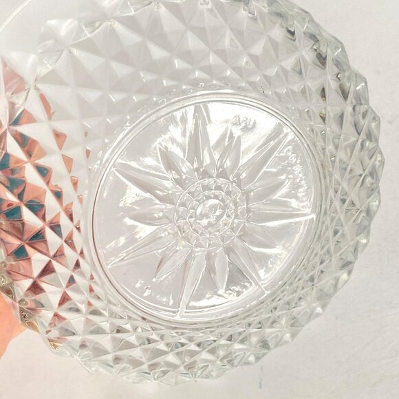 Arcoroc USA Clear Glass Bowl With Diamond Pattern Sunburst Base For Fruit Candy - Picture 5 of 9